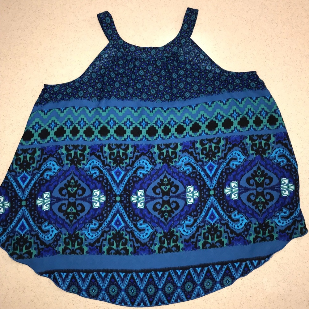 🌴3/$20 Express Top - Picture 2 of 5